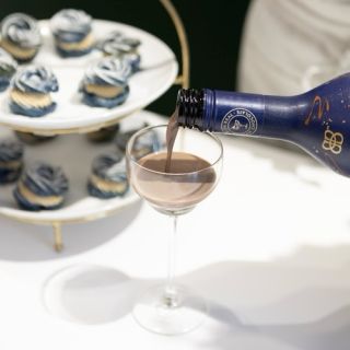 Přišel zas!🥶 Zimní a proto dokonalý čas na @baileys_czech s Věnečkem Janečkem.🥰 Zaručeně vás v mrazivých dnech zahřejí u...